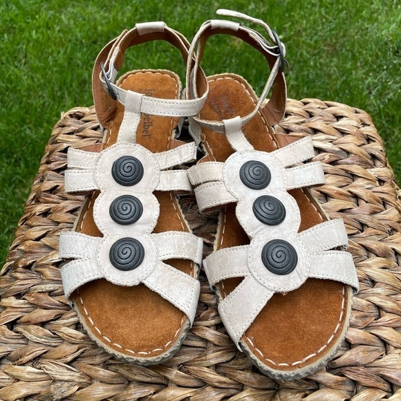 New Josef Seibel Leather Gladiator Summer Strappy Medallion Sandals - Picture 3 of 6